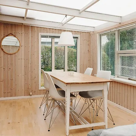 6 Person In Vaeggerlose * Bøtø By